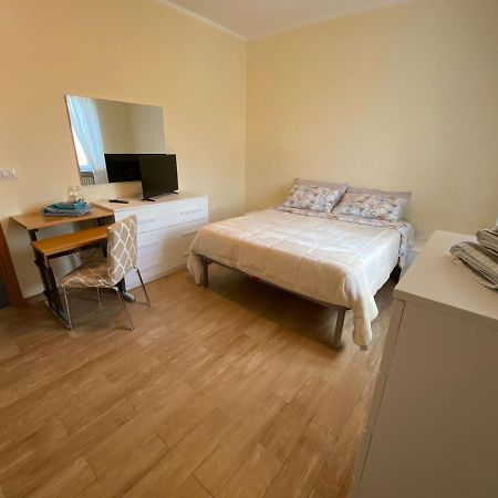 Appartamento De Candia House Rescaldina Esterno foto