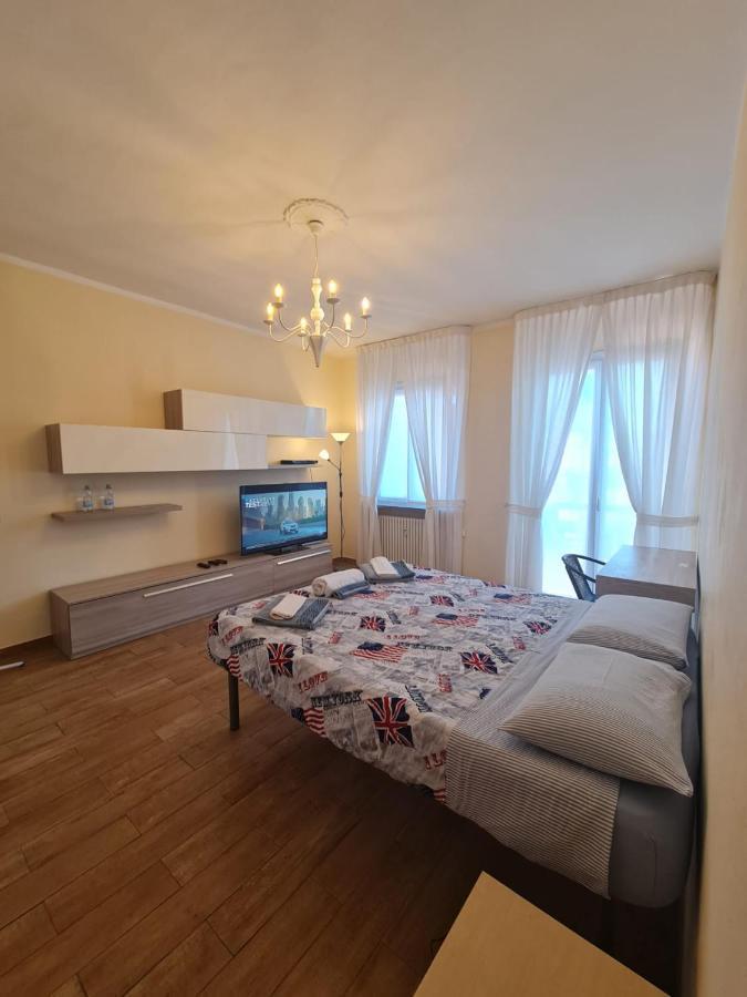 Appartamento De Candia House Rescaldina Esterno foto
